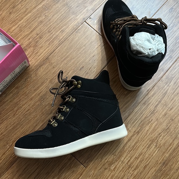 kelsa black suede hidden wedge sneakers - Picture 8 of 10